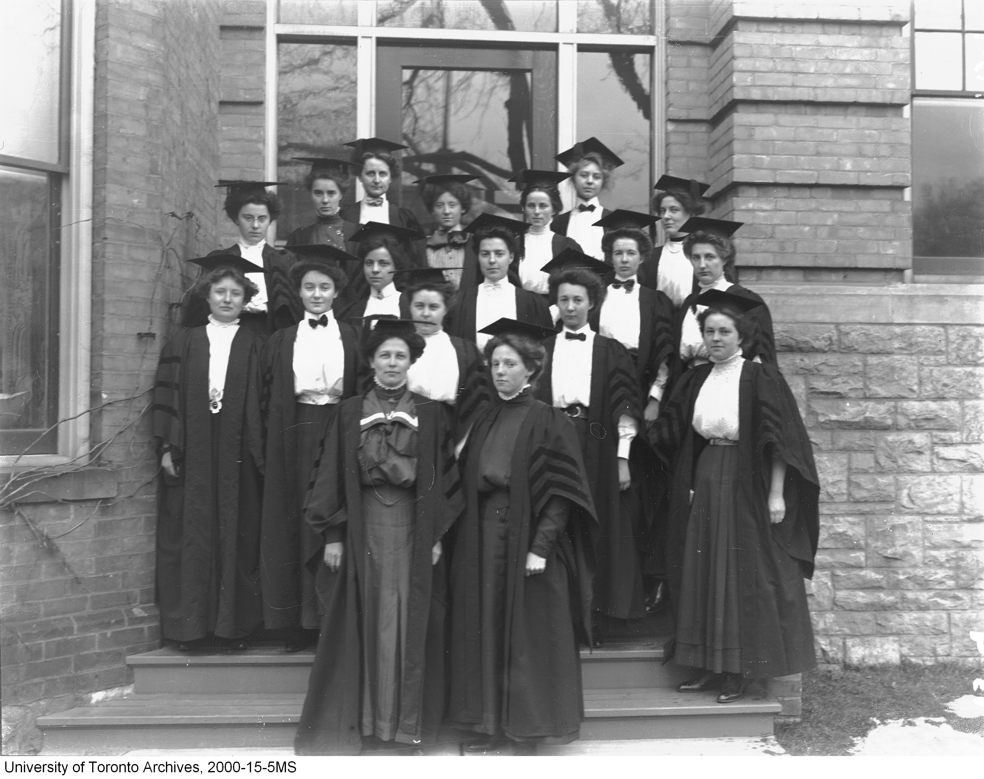 Women graduates on the steps of University College