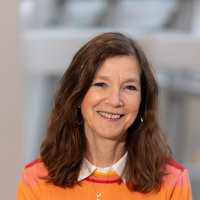 headshot of julie hannaford